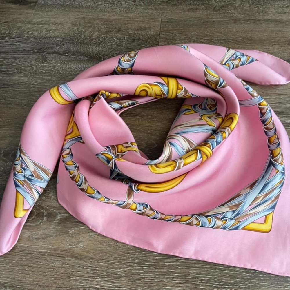 New Gucci Scarf Iconic Logo Gold Chain Barbie Pink Silk Wrap - Picture 13 of 15